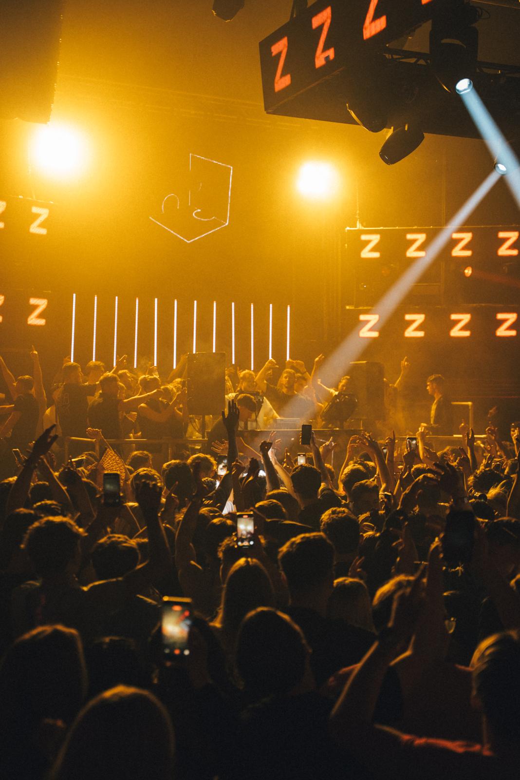 PUZZLE > CIRCUIT > SAT 17 OCT > HUGE HOUSE LINEUP DROPPING SOON — 1