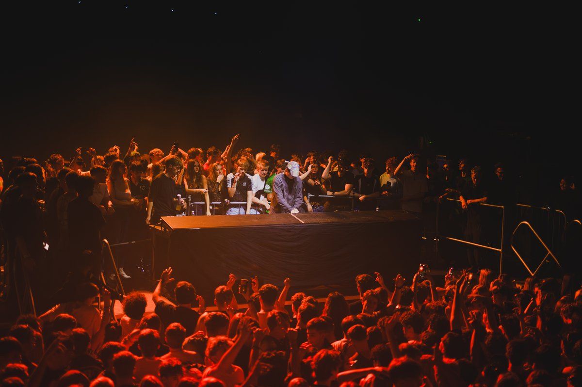 DJ EZ > NX NEWCASTLE > FRI 2 OCT — 3